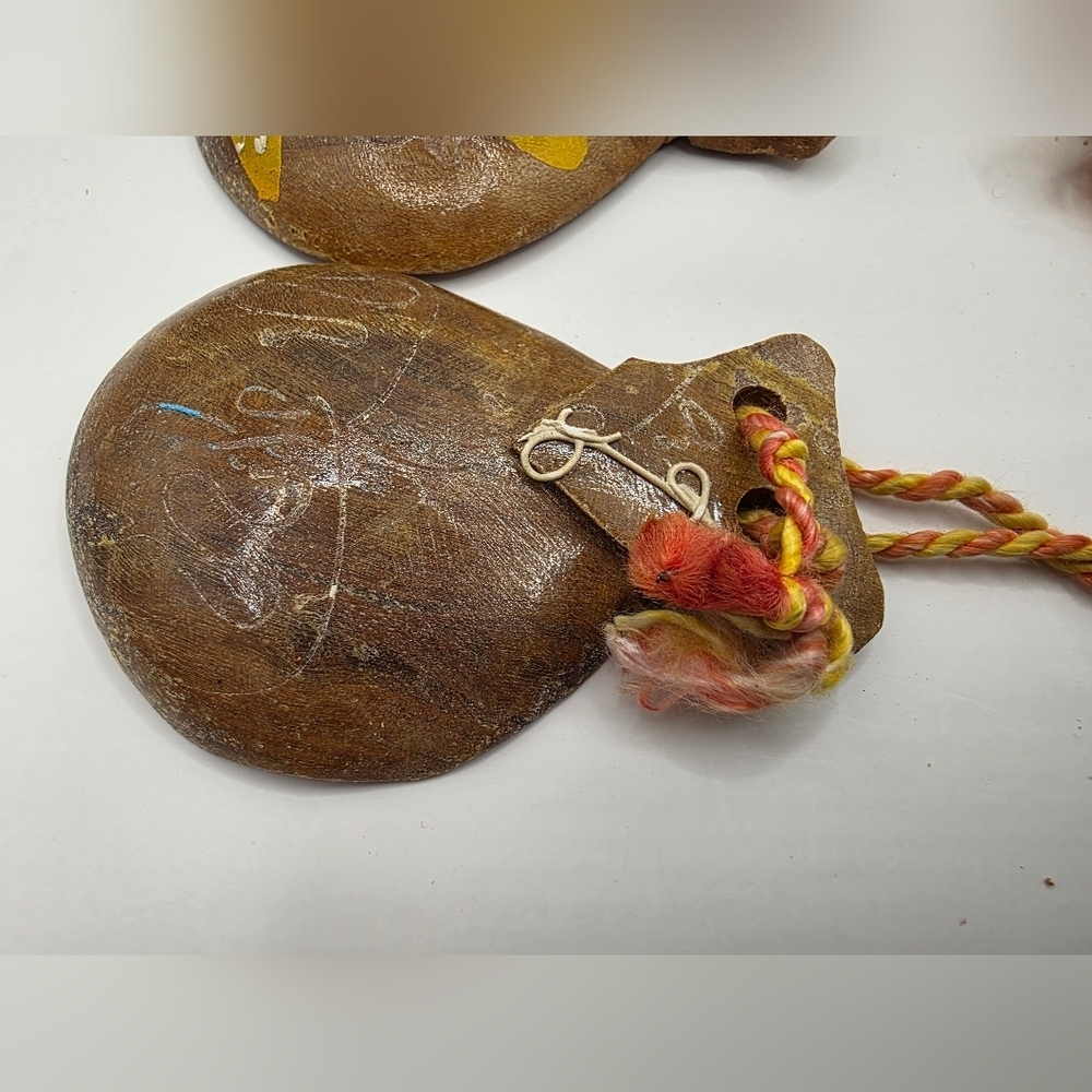 Wooden Castanets with Rope - Picture 4 of 15
